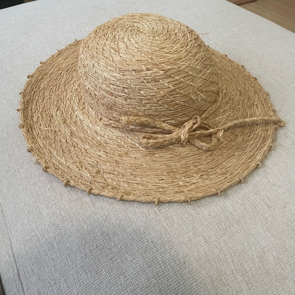 Helen Kaminski 100% raffia hat with raffia tie